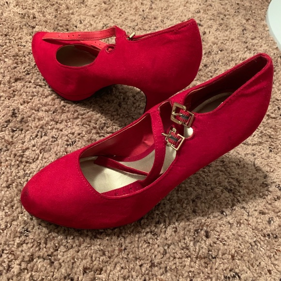Red Heels - Picture 2 of 2